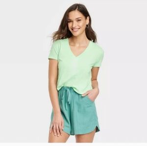 ❤️10/$20 New universal thread v neck